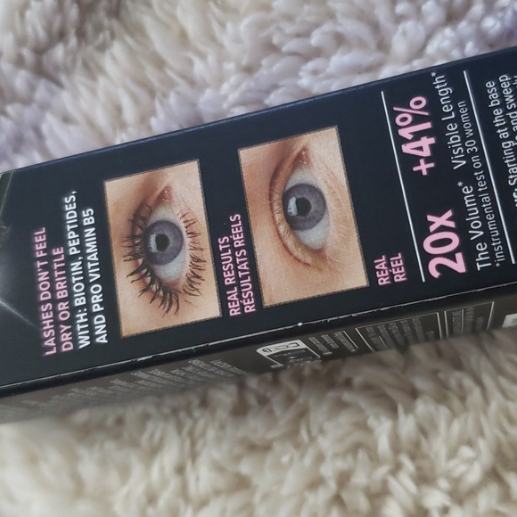 IT COSMETICS SUPERHERO VOLUMIZING WATERPROOF MASCARA. - Picture 7 of 16
